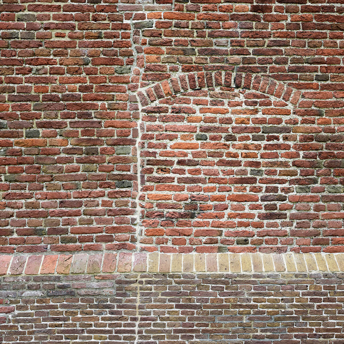 Oude gescheurde muur