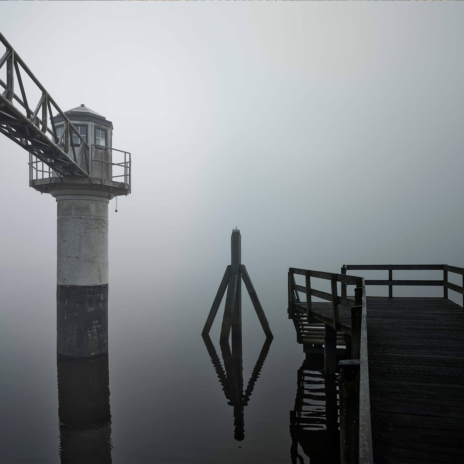 Havenlicht met peilschaal