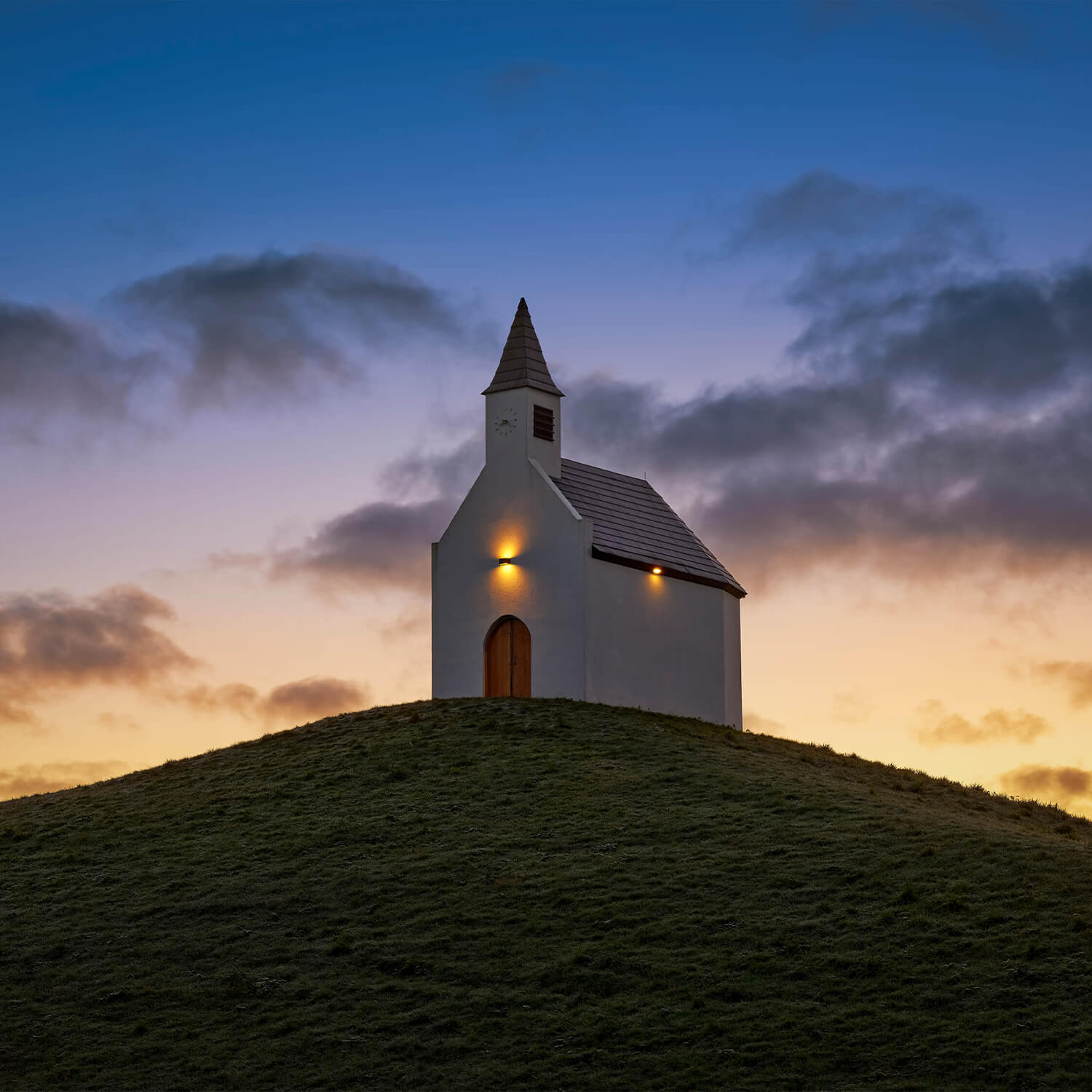 Kerkje bij zonsopgang