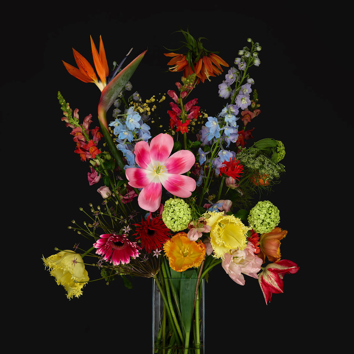 Bouquet de fleurs dans un vase en verre