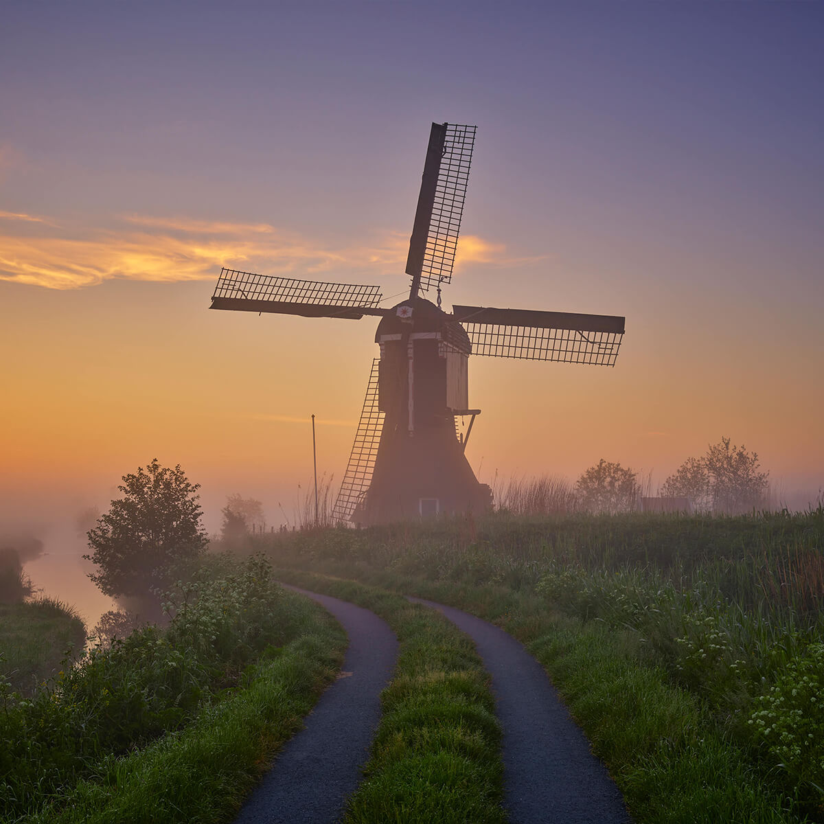 Mühle bei Sonnenaufgang