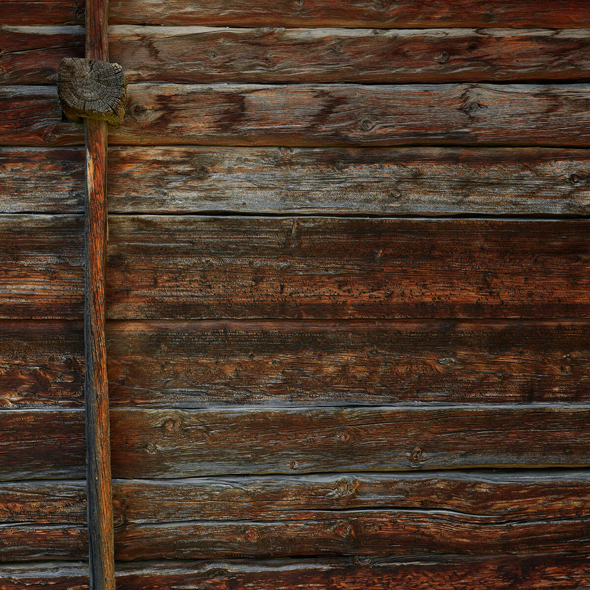 Oud hout met steunbalk