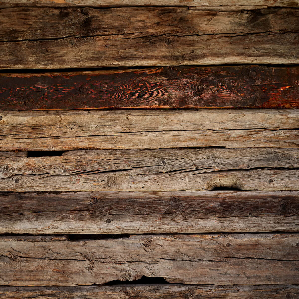 Geräuchertes rotes Holz