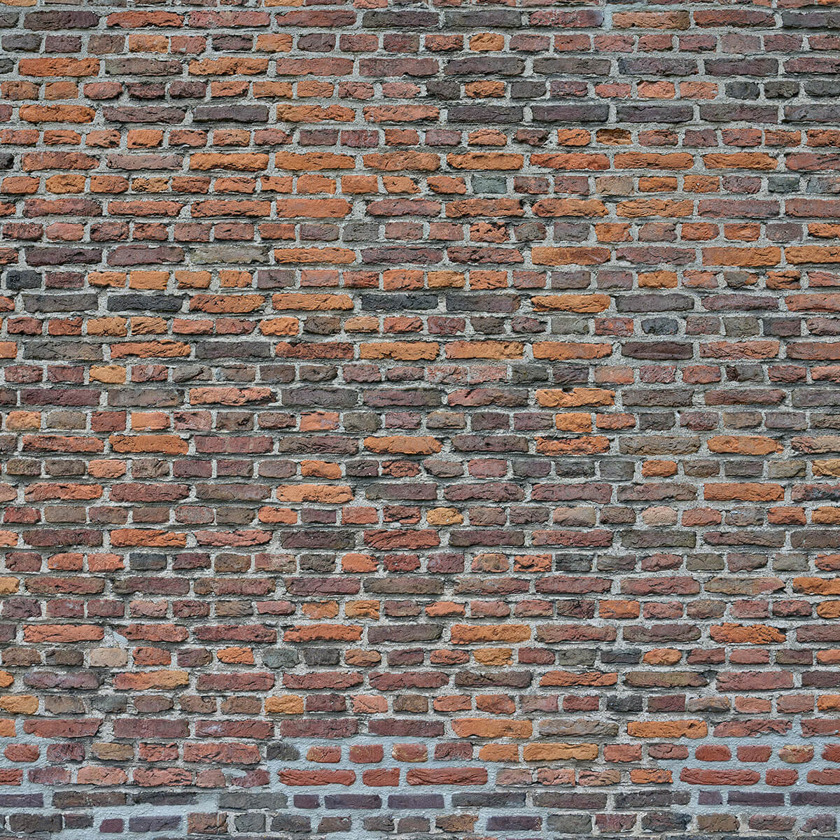 Restaurierte alte Backsteinmauer