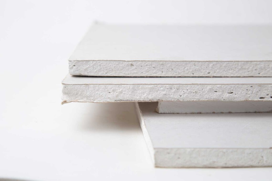 Removing wallpaper from plasterboard